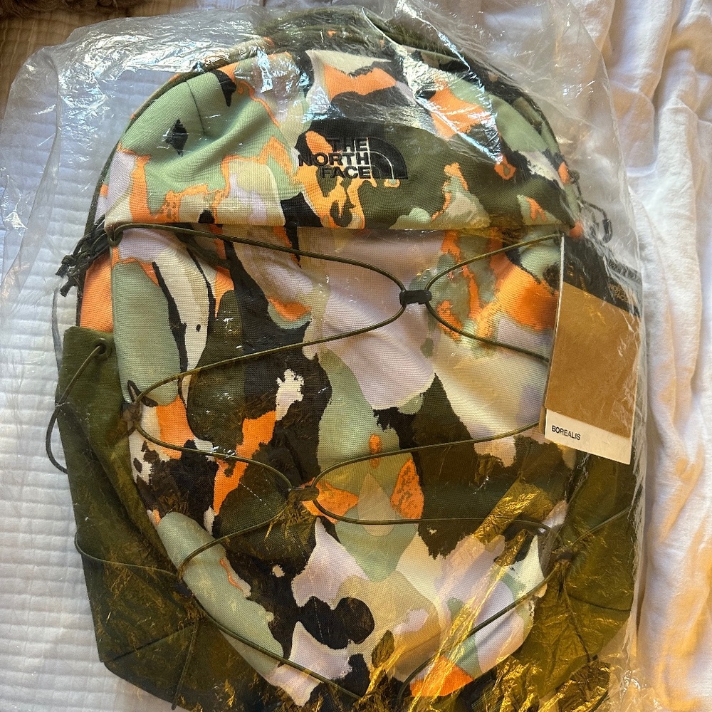 NWTs The North Face Women's Borealis Backpack, One Size, Forest Olive
